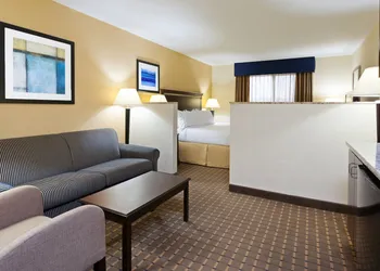 Holiday Inn Express & Suites Allentown West by IHG hotel thumbnail 7