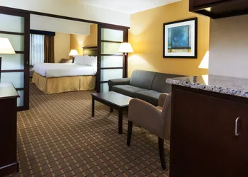 Holiday Inn Express & Suites Allentown West by IHG hotel thumbnail 8