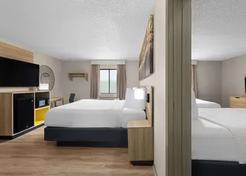 Days Inn by Wyndham Carthage hotel thumbnail 5