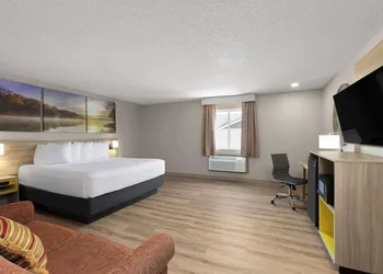 Days Inn by Wyndham Carthage hotel thumbnail 6