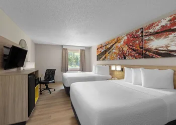 Days Inn by Wyndham Carthage hotel thumbnail 7
