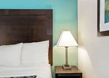 La Quinta Inn & Suites by Wyndham PCB Pier Park area hotel thumbnail 4