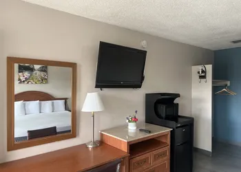 Days Inn by Wyndham Chico hotel thumbnail 3