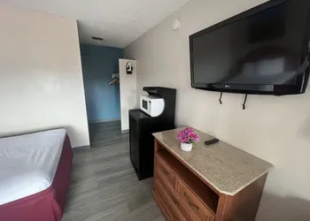 Days Inn by Wyndham Chico hotel thumbnail 4
