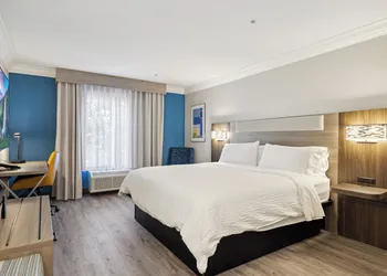 Holiday Inn Express Hotel & Suites Vacaville by IHG hotel thumbnail 2