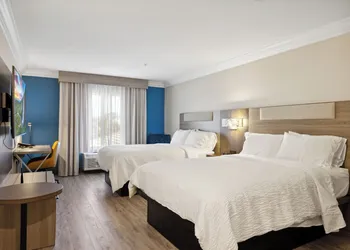 Holiday Inn Express Hotel & Suites Vacaville by IHG hotel thumbnail 3