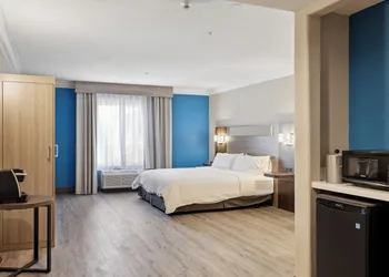 Holiday Inn Express Hotel & Suites Vacaville by IHG hotel thumbnail 4