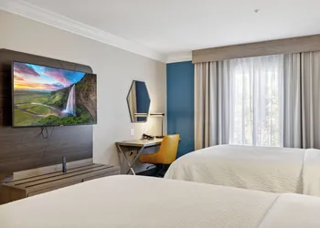 Holiday Inn Express Hotel & Suites Vacaville by IHG hotel thumbnail 8