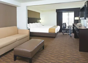 Holiday Inn Express Hotel & Suites Colby by IHG hotel thumbnail 3