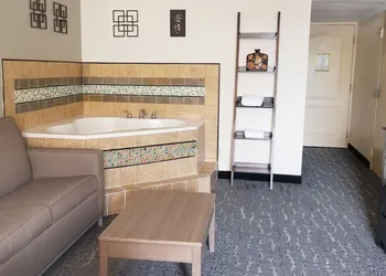 Baymont by Wyndham Des Moines North hotel thumbnail 8