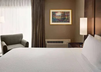 Ramada Plaza by Wyndham Portland hotel thumbnail 6