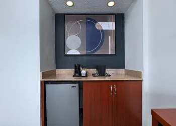 Courtyard by Marriott Dallas Arlington/Entertainment Dist hotel thumbnail 4