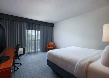 Courtyard by Marriott Dallas Arlington/Entertainment Dist hotel thumbnail 5