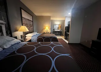 Super 8 by Wyndham Center hotel thumbnail 3