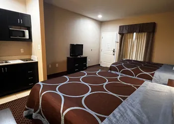 Super 8 by Wyndham Center hotel thumbnail 7