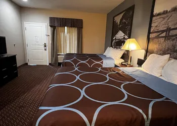 Super 8 by Wyndham Center hotel thumbnail 8