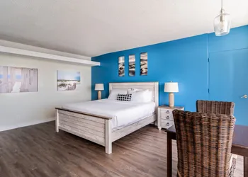 Sands Harbor Resort and Marina hotel thumbnail 4
