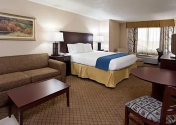 Holiday Inn Express Grove City by IHG hotel thumbnail 7