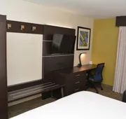 Holiday Inn Express & Suites Waterville - North by IHG hotel detail image 4