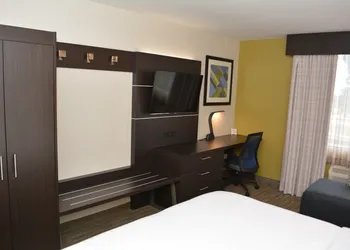 Holiday Inn Express & Suites Waterville - North by IHG hotel thumbnail 4