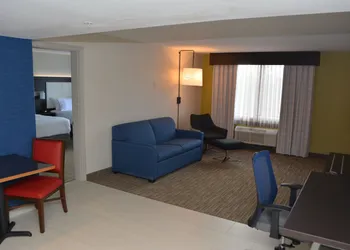 Holiday Inn Express & Suites Waterville - North by IHG hotel thumbnail 7