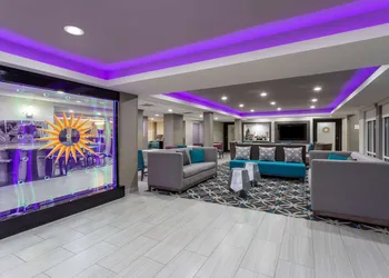 La Quinta Inn & Suites by Wyndham Effingham hotel thumbnail 2