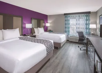 La Quinta Inn & Suites by Wyndham Effingham hotel thumbnail 4