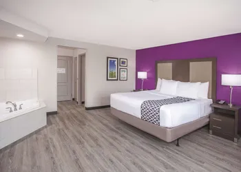 La Quinta Inn & Suites by Wyndham Effingham hotel thumbnail 5