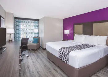 La Quinta Inn & Suites by Wyndham Effingham hotel thumbnail 8