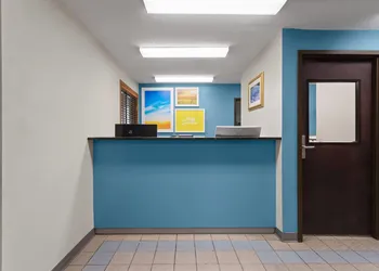 Days Inn by Wyndham Austin hotel thumbnail 5