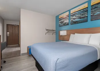Days Inn by Wyndham Austin hotel thumbnail 6