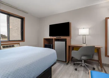 Days Inn by Wyndham Austin hotel thumbnail 7