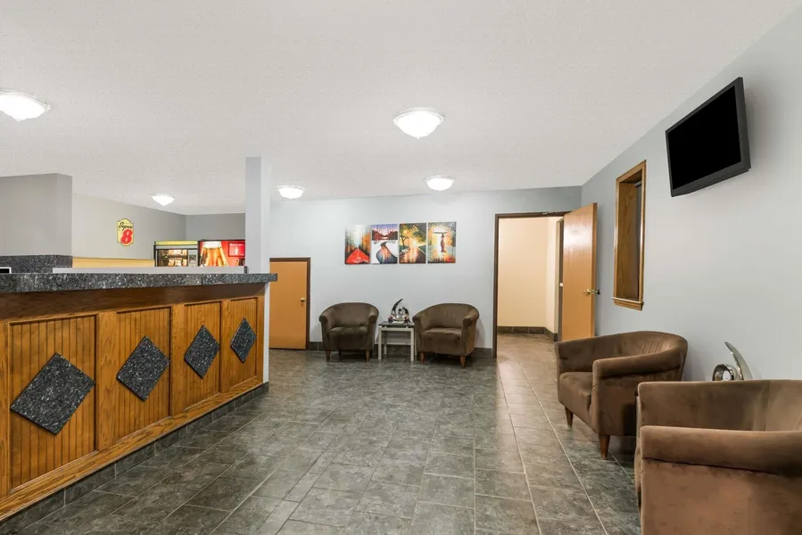 Super 8 by Wyndham Topeka/Wanamaker RD/I-70 hotel detail image 2
