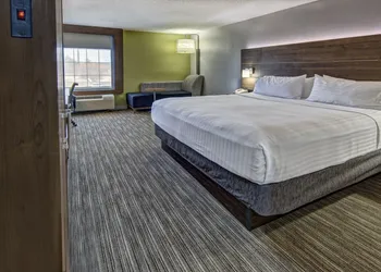 Holiday Inn Express & Suites Crossville by IHG hotel thumbnail 6