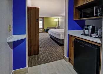 Holiday Inn Express & Suites Crossville by IHG hotel thumbnail 7
