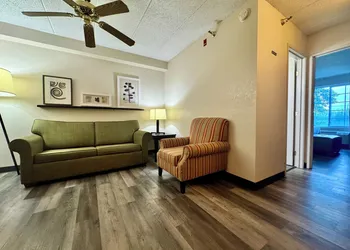 Quality Inn & Suites Alexandria hotel thumbnail 5