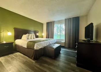 Quality Inn & Suites Alexandria hotel thumbnail 7