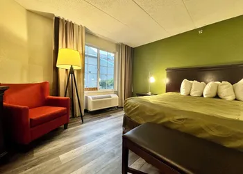 Quality Inn & Suites Alexandria hotel thumbnail 8
