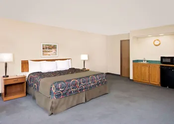 Days Inn by Wyndham Boonville hotel thumbnail 2