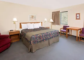 Days Inn by Wyndham Boonville hotel thumbnail 3