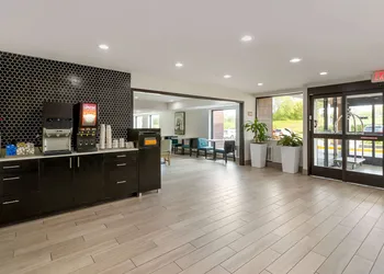 La Quinta Inn & Suites by Wyndham Des Moines West Clive hotel thumbnail 4