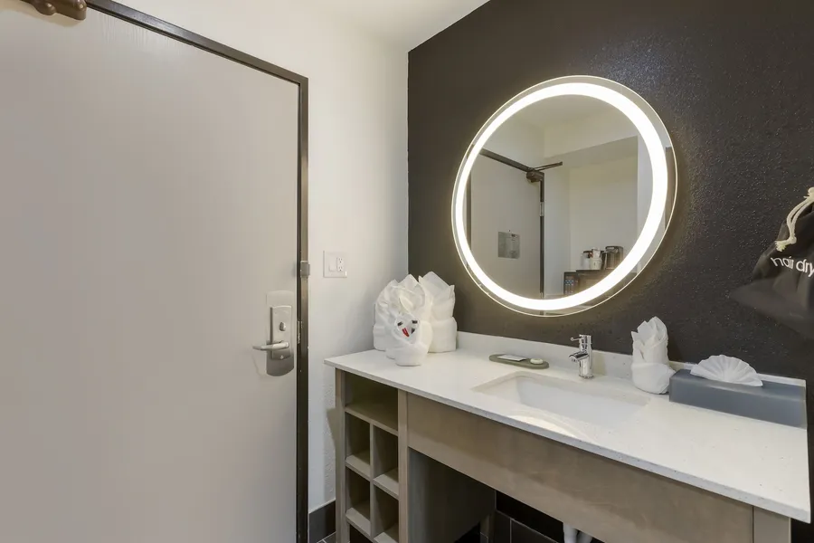 La Quinta Inn & Suites by Wyndham Des Moines West Clive hotel detail image 6