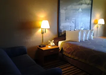 Super 8 by Wyndham Plymouth hotel thumbnail 3