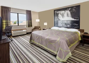 Super 8 by Wyndham Plymouth hotel thumbnail 5