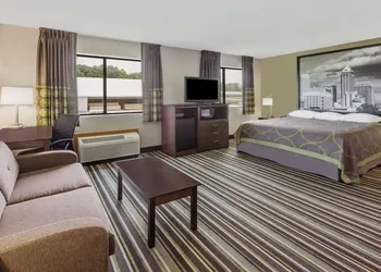 Super 8 by Wyndham Plymouth hotel thumbnail 7