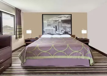 Super 8 by Wyndham Plymouth hotel thumbnail 8
