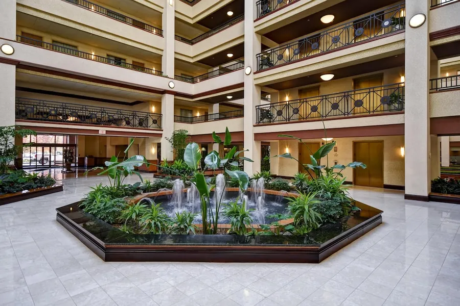 Embassy Suites by Hilton Lexington/UK Coldstream hotel detail image 2