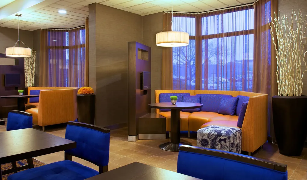 Courtyard by Marriott Bloomington hotel detail image 2