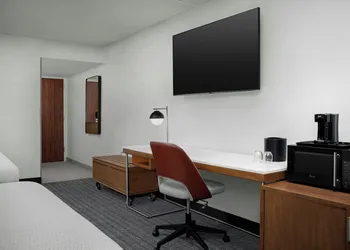 Courtyard by Marriott Bloomington hotel thumbnail 8