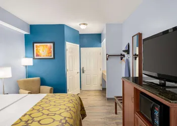 Baymont by Wyndham Henderson Oxford hotel thumbnail 6